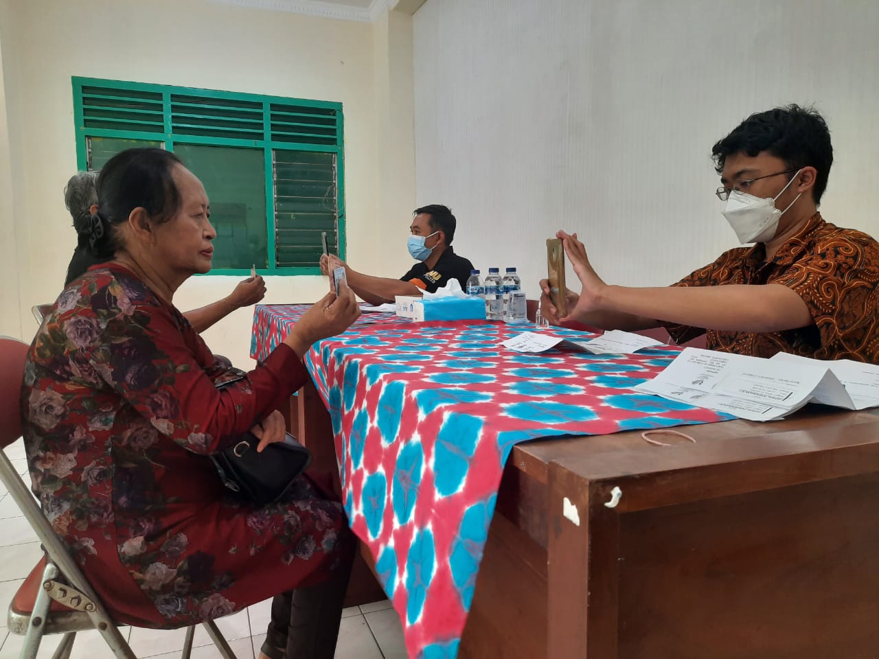 Kelurahan Tahunan Kemantren Umbulharjo kembali menyalurkan Bantuan Langsung Tunai (BLT) tahap ke- XIV dan XV bersama PT POS Indonesia.